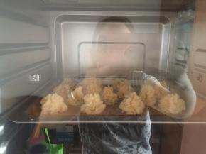 烤箱200度预热10分钟，放入烤盘，130度烤45分钟，注意自己烤箱的情况，温度和时间要看自己的烤箱