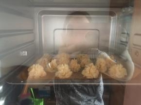 烤箱200度预热10分钟，放入烤盘，130度烤45分钟，注意自己烤箱的情况，温度和时间要看自己的烤箱