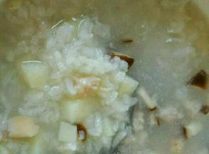 熬到大米粥软烂即可