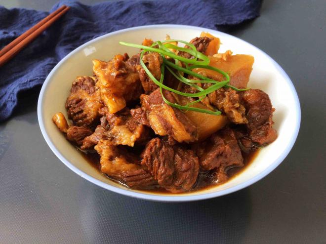 红烧牛肉钝土豆
