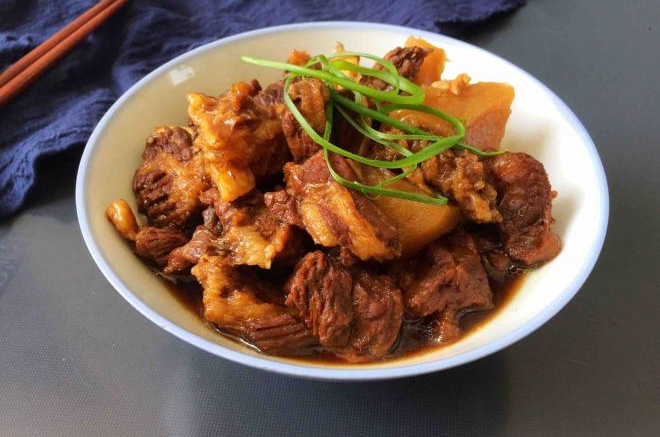 红烧牛肉钝土豆