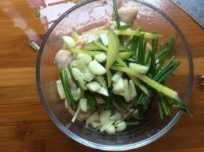 葱姜蒜全部放里面