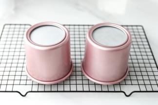 11 出炉后轻震几下模具，倒扣放凉