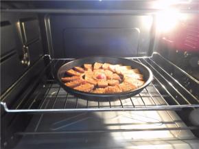 再放进UKOEO烤箱烤2分钟就好了。