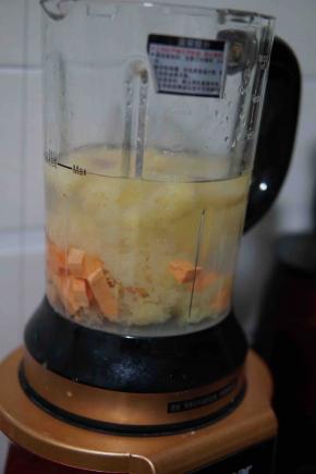 所有食材放入破壁机 选择“养生糊”