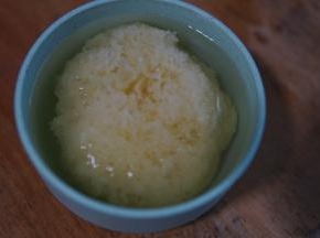 干银耳冷水泡开，泡一个小时左右