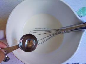 再加入朗姆酒，搅拌均匀，过滤一遍