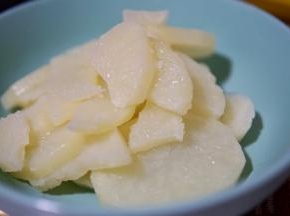 蒸至全熟后夹出来放在碗内