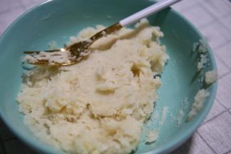 混合均匀后备用，可以尝尝味道咸淡。