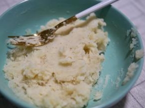 混合均匀后备用，可以尝尝味道咸淡。