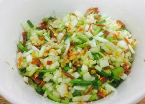 加入少许花椒油，拌匀腌制