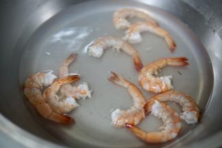 水沸后烫到变色马上捞出