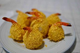 依次做好所有的土豆虾球