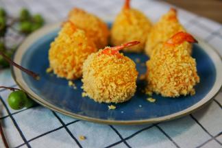 不需要炸很久，因为土豆本身就是熟的