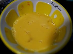 用筷子打散