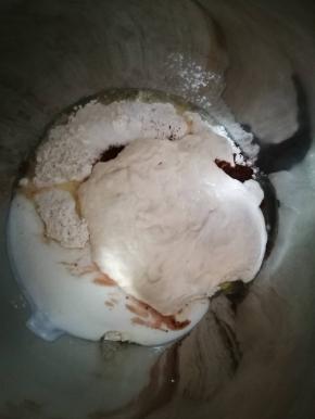 将除黄油和盐以外的所有材料放入
