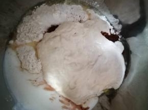 将除黄油和盐以外的所有材料放入