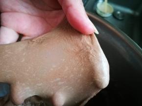 揉到完全阶段，可以拉出如图不易破的薄膜