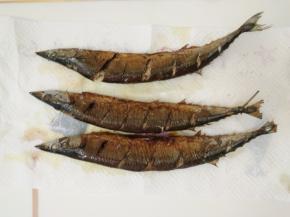 捞出后用厨房纸巾吸去多余的油。