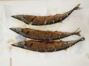 捞出后用厨房纸巾吸去多余的油。