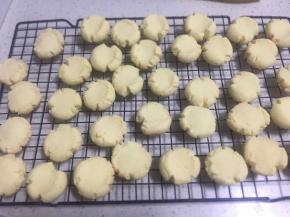 9:170度烤15-20分钟，周围有点黄就可以出炉了。然后放晾网上晾凉