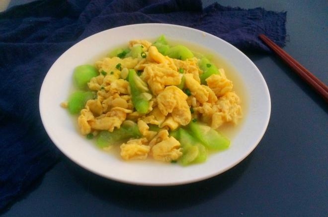 丝瓜炒鸡蛋，嫩