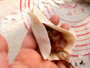 如图所示，把前头捏上