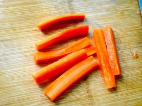胡萝卜去皮切条