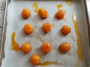 蛋黄取出放凉一会