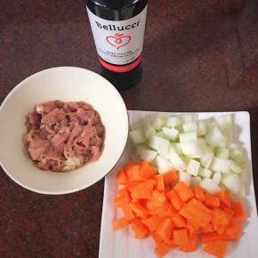 胡萝卜和青瓜切丁