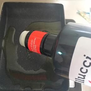 玉子烧倒入适量的贝鲁奇橄榄油