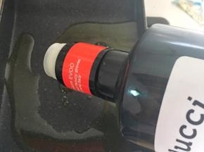 玉子烧倒入适量的贝鲁奇橄榄油