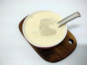 捞出来，放入牛奶中。