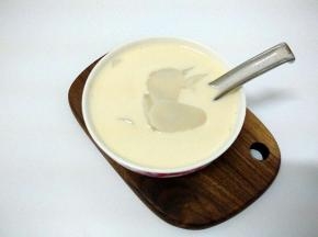 捞出来，放入牛奶中。