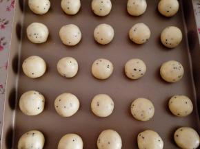 放在不粘烤盘中，