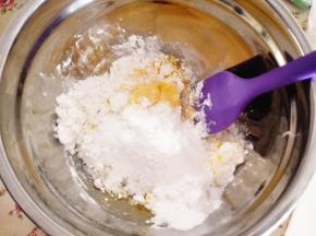加入糖粉，拌匀