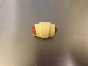 固定好底部，可借助蛋液粘合。