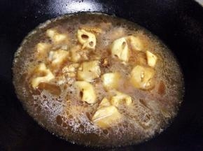 加入没过材料水，大火烧开转小火煮至30-45分钟