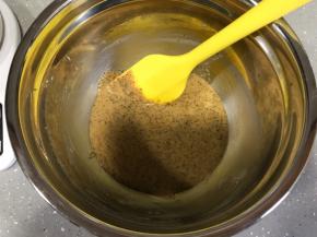 手抽Z字型搅拌至无粉，备用