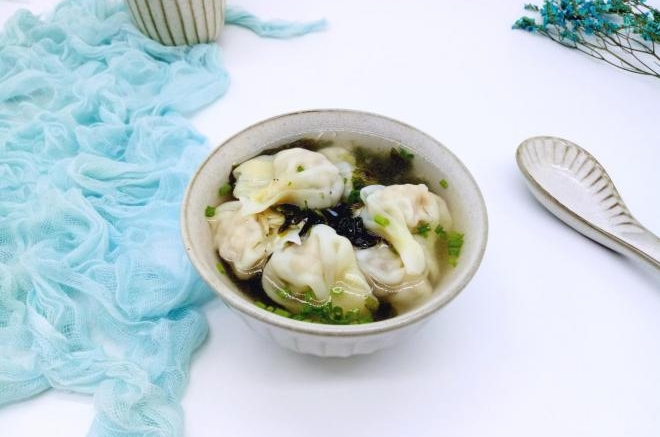 紫菜虾皮鲜肉小馄饨