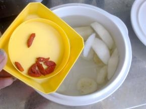 最后放入枸杞。