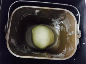 把面团稍微整好形