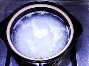 9.搅拌防止粘底，至水开