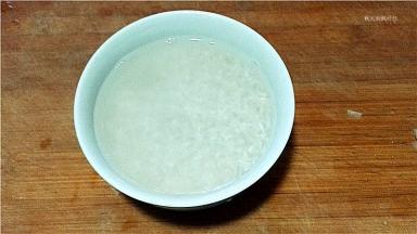 2.香米淘洗干净。