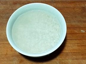 2.香米淘洗干净。