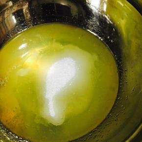 蛋白加柠檬汁加白糖，