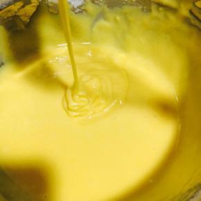 用手抽就可以搅拌均匀了蛋糊了！