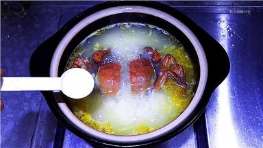 12.加入盐和胡椒粉