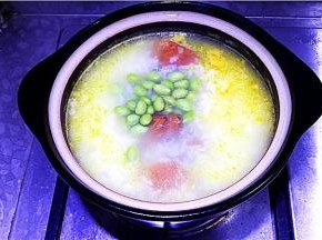 14.煮制快成熟时放入熟的毛豆