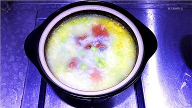 15.煮至粘稠即可关火。